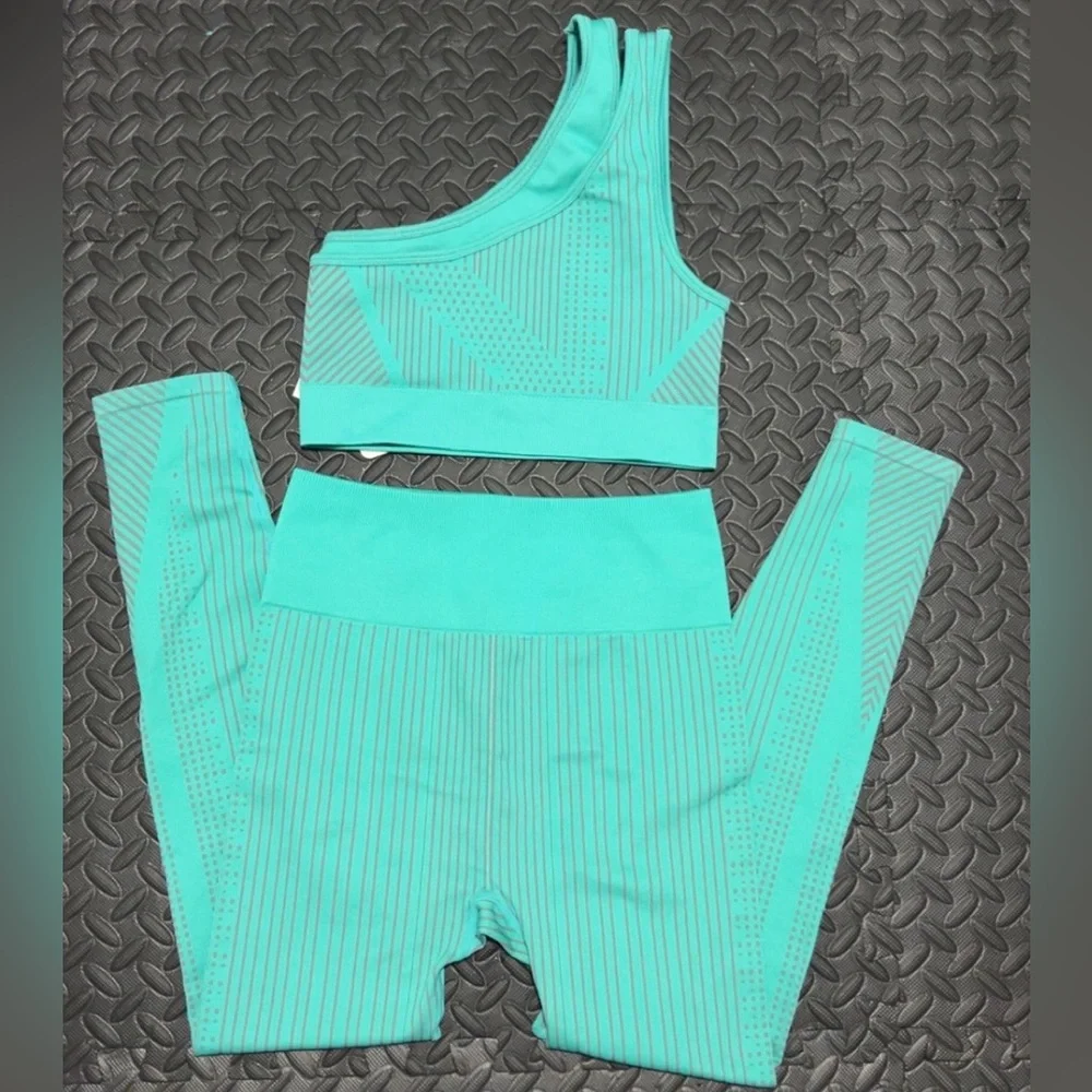 Fabletics Teal MEDIUM Leggings and SMALL Top Set - Picture 3 of 13